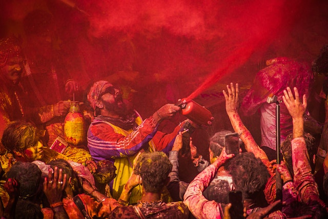 Merasakan Keseruan Festival Holi di India yang Penuh Warna